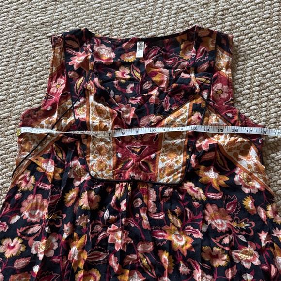 Lolita Sleeveless Blouse - Picture 7 of 9